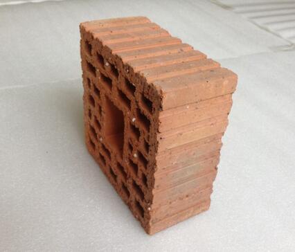 �(y��)�r��״u